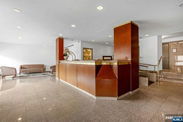 2185 Lemoine Avenue 2C, Fort Lee, NJ 07024