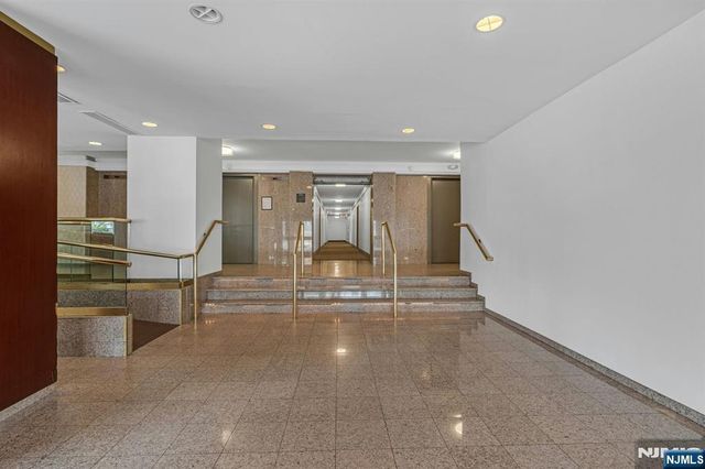 2185 Lemoine Avenue 2C, Fort Lee, NJ 07024