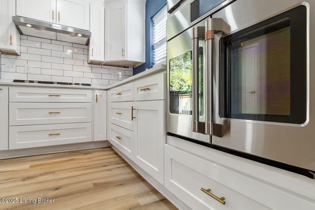 605 Glen Ct, Louisville, KY 40207