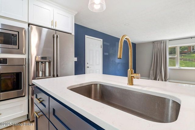 605 Glen Ct, Louisville, KY 40207