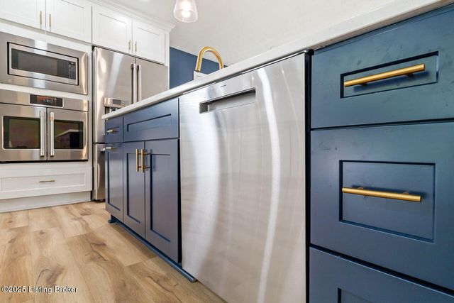 605 Glen Ct, Louisville, KY 40207