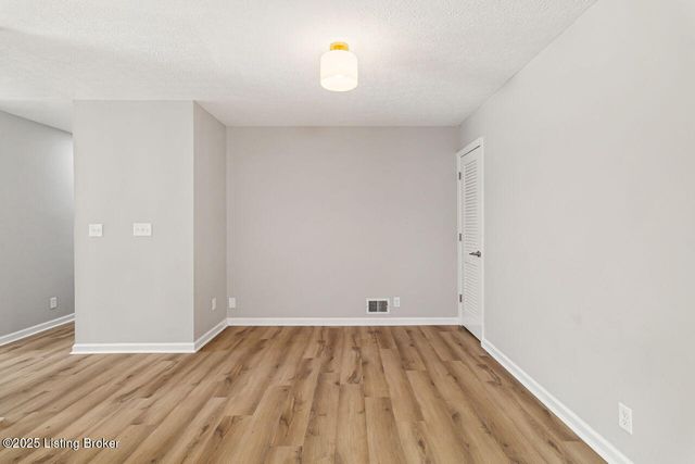 605 Glen Ct, Louisville, KY 40207