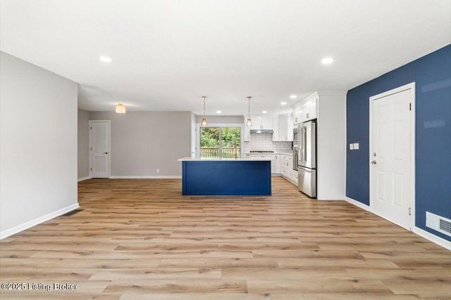 605 Glen Ct, Louisville, KY 40207