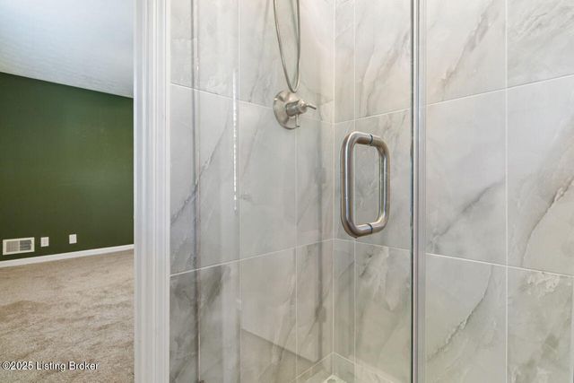 605 Glen Ct, Louisville, KY 40207