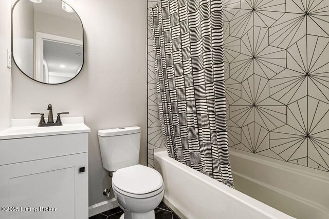 605 Glen Ct, Louisville, KY 40207