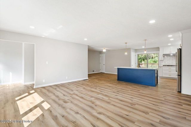 605 Glen Ct, Louisville, KY 40207