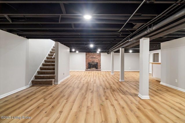 605 Glen Ct, Louisville, KY 40207