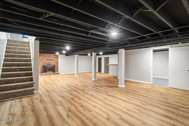 605 Glen Ct, Louisville, KY 40207