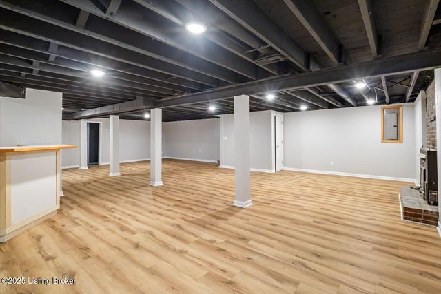 605 Glen Ct, Louisville, KY 40207