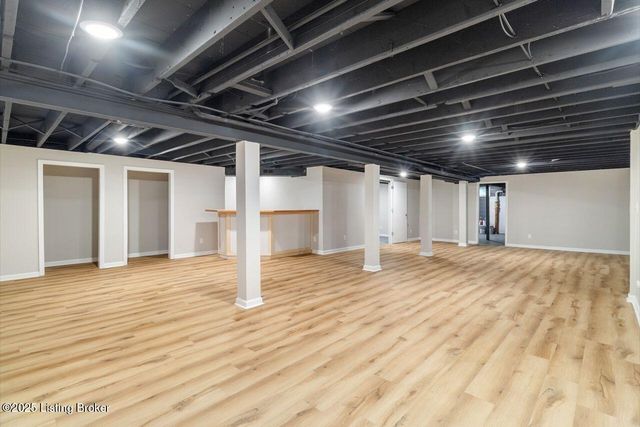 605 Glen Ct, Louisville, KY 40207