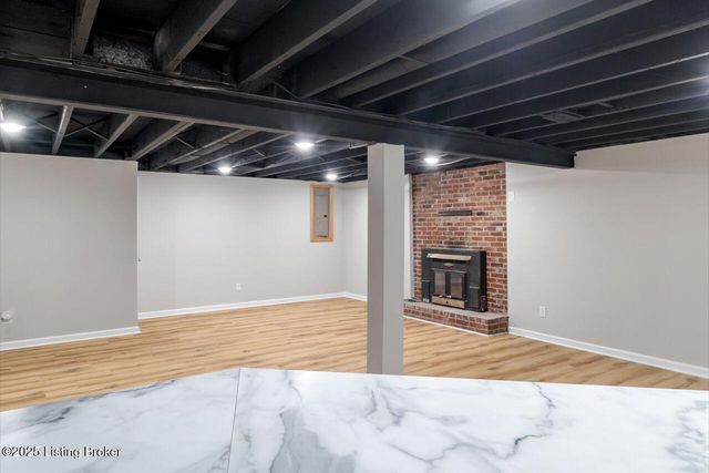 605 Glen Ct, Louisville, KY 40207