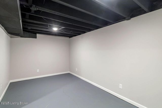 605 Glen Ct, Louisville, KY 40207