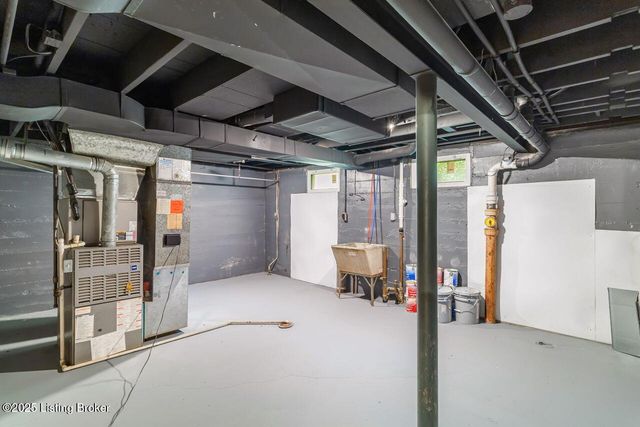 605 Glen Ct, Louisville, KY 40207