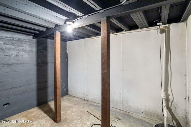 605 Glen Ct, Louisville, KY 40207