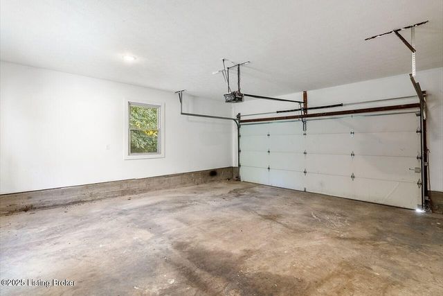 605 Glen Ct, Louisville, KY 40207