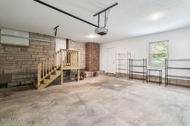 605 Glen Ct, Louisville, KY 40207