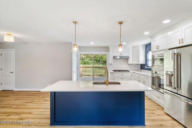 605 Glen Ct, Louisville, KY 40207