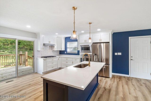 605 Glen Ct, Louisville, KY 40207