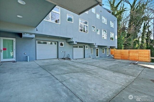 1507 Lakeview Blvd E, Seattle, WA 98102