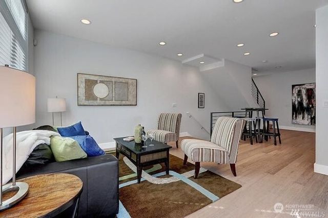 1507 Lakeview Blvd E, Seattle, WA 98102