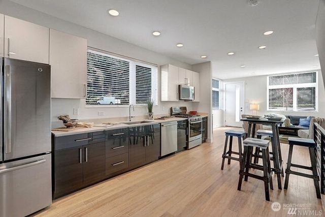 1507 Lakeview Blvd E, Seattle, WA 98102