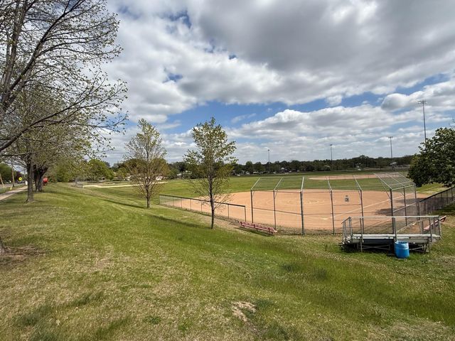 1618 Mclean Avenue, Saint Paul, MN 55106