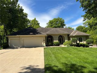 3431 NW Pink Hill Circle, Blue Springs, MO 64015