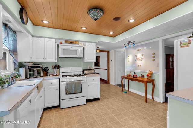 22 Sabina Terrace, Freehold, NJ 07728