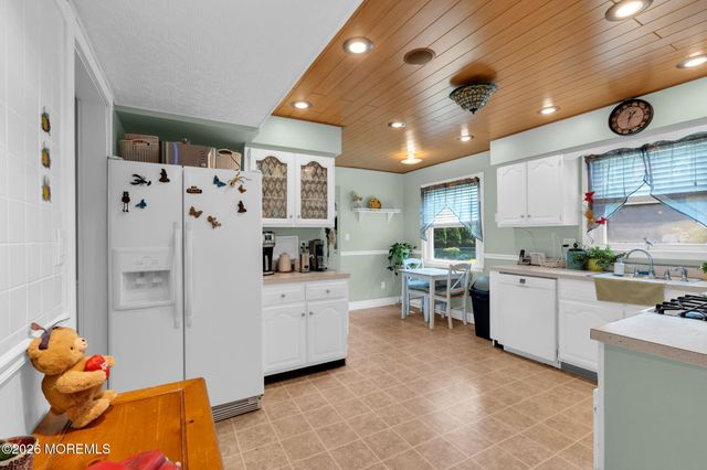 22 Sabina Terrace, Freehold, NJ 07728