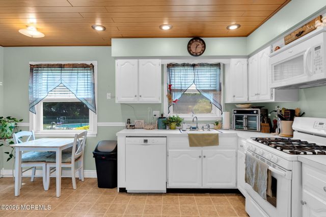 22 Sabina Terrace, Freehold, NJ 07728