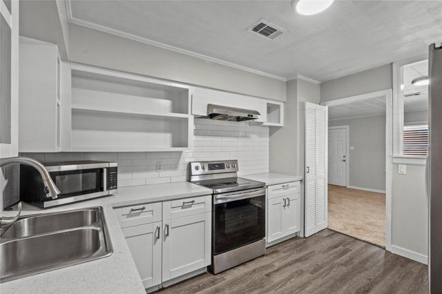 1916 N Logan Street, Texas City, TX 77590