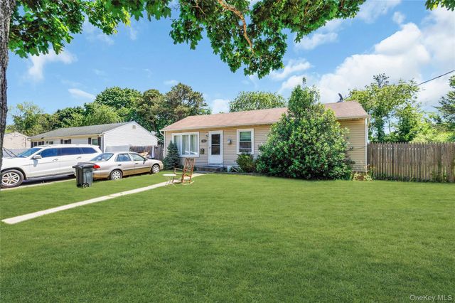903 Provost Avenue, Bellport, NY 11713
