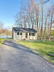 949 Plymouth Lake Dr, Stillwater Twp., NJ 07860