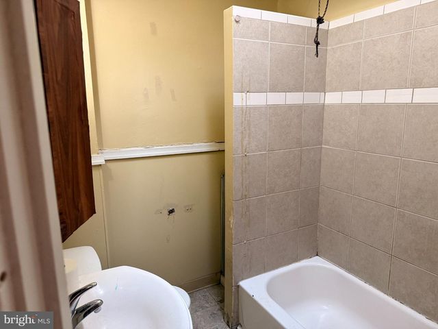 914 MARSHALL, Sharon Hill, PA 19079