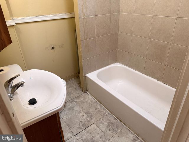 914 MARSHALL, Sharon Hill, PA 19079