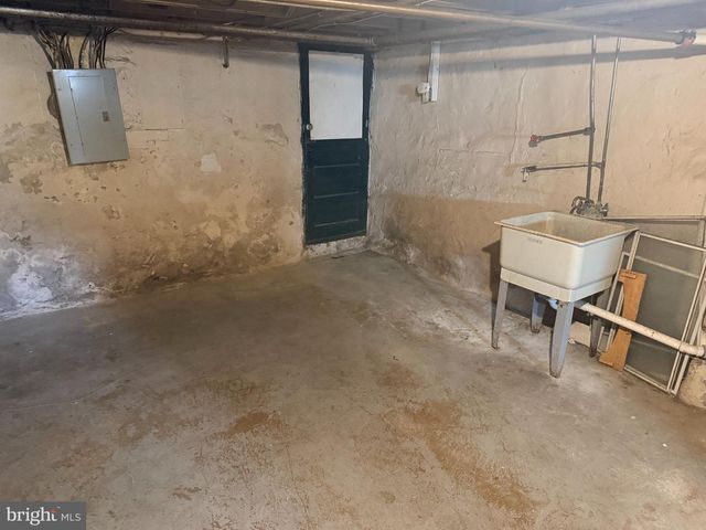 914 MARSHALL, Sharon Hill, PA 19079