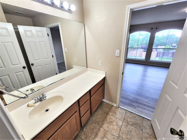 511 FIVE SPOT, San Antonio, TX 78245