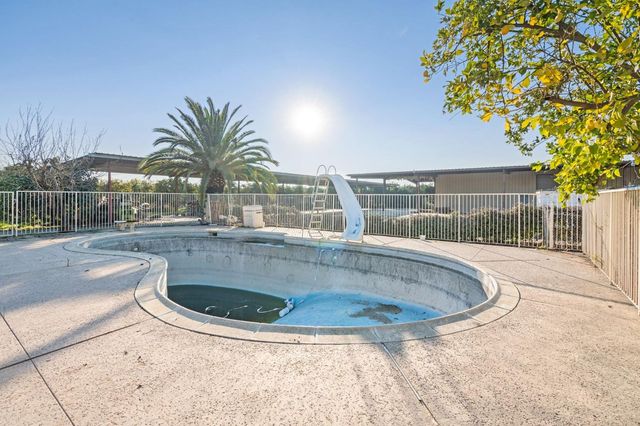 14721 E Tulare Avenue, Sanger, CA 93657