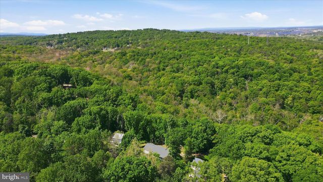 153 CHRISSYS CIR, Harpers Ferry, WV 25425