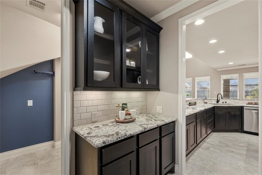 Image 15 of property listing at 10323 Millcreek Manor Lane, Cypress, TX 77433