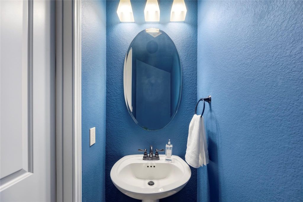 Image 17 of property listing at 10323 Millcreek Manor Lane, Cypress, TX 77433