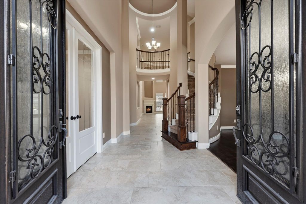 Image 3 of property listing at 10323 Millcreek Manor Lane, Cypress, TX 77433