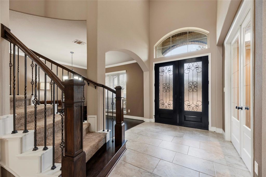 Image 4 of property listing at 10323 Millcreek Manor Lane, Cypress, TX 77433