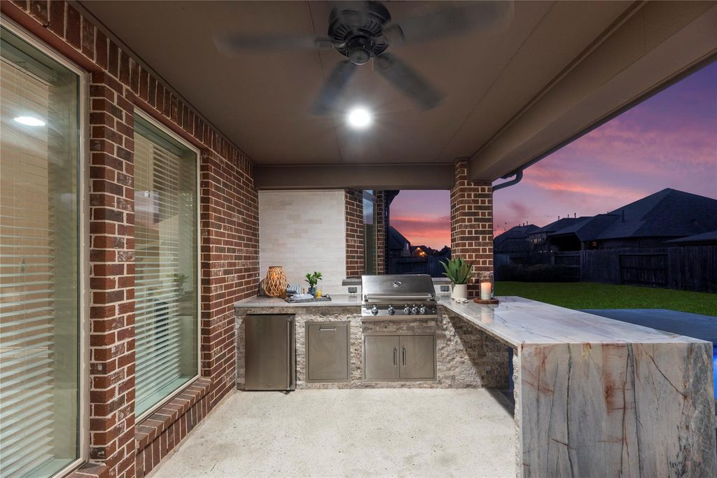 Image 41 of property listing at 10323 Millcreek Manor Lane, Cypress, TX 77433