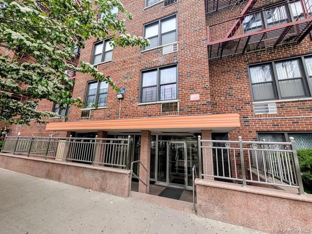 170-06 88th Avenue 2D, Jamaica, NY 11432