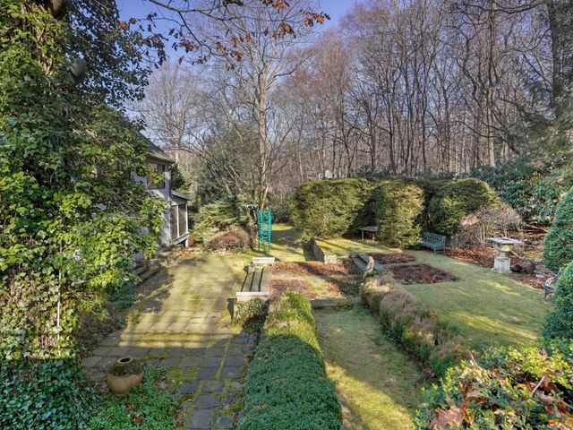 8 Bayberry Ridge Road, Westport, CT 06880