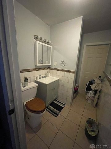 2816 Oakridge, Dayton, OH 45417