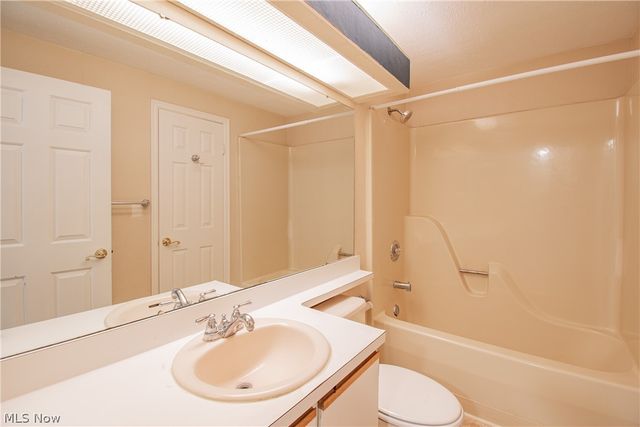 3765 Lake Run Boulevard, Stow, OH 44224
