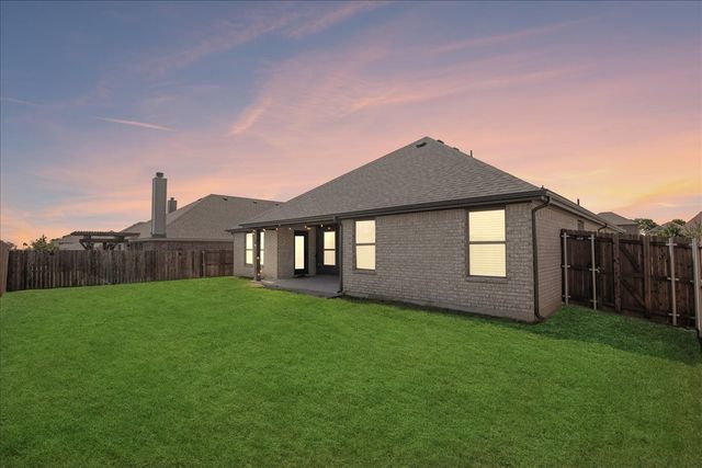 541 Harvest Grove Drive, Waxahachie, TX 75165