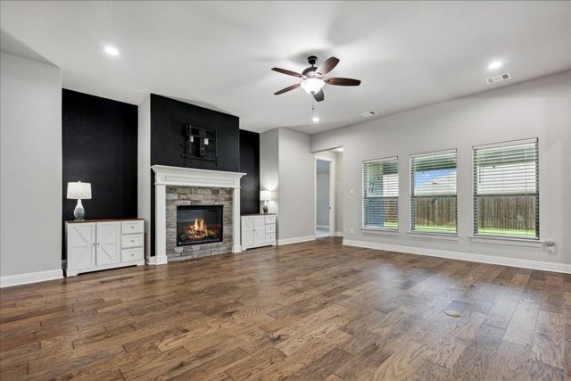 541 Harvest Grove Drive, Waxahachie, TX 75165